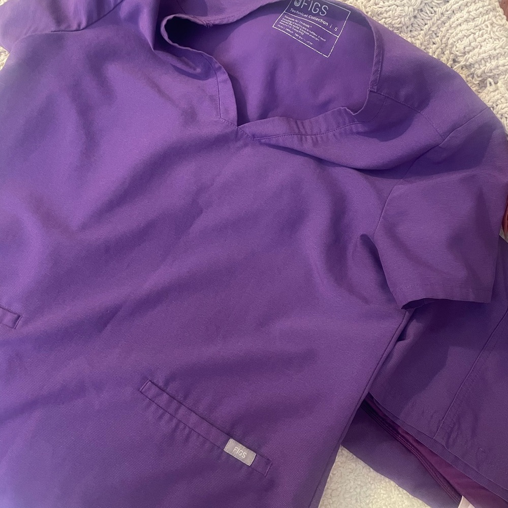 FIGS purple scrubs